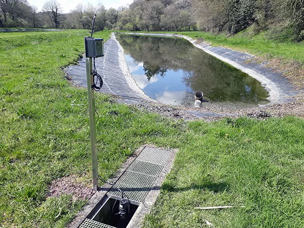 LNR06V4 water flow radar sensor connected to a display